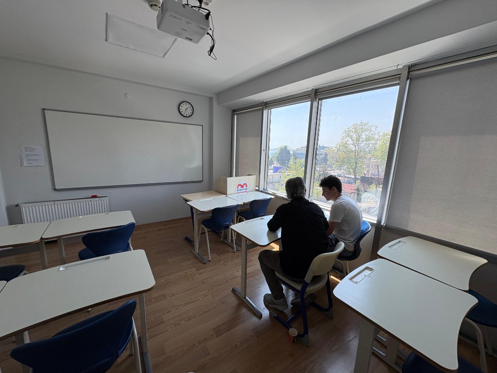 Boğaziçi Akademi Beşiktaş — derslik ve çalışma ortamı