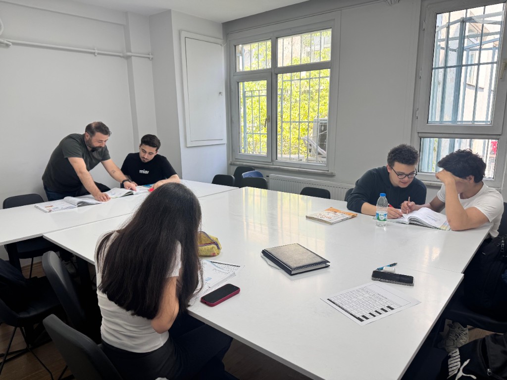 Boğaziçi Akademi Beşiktaş — derslik ve çalışma ortamı