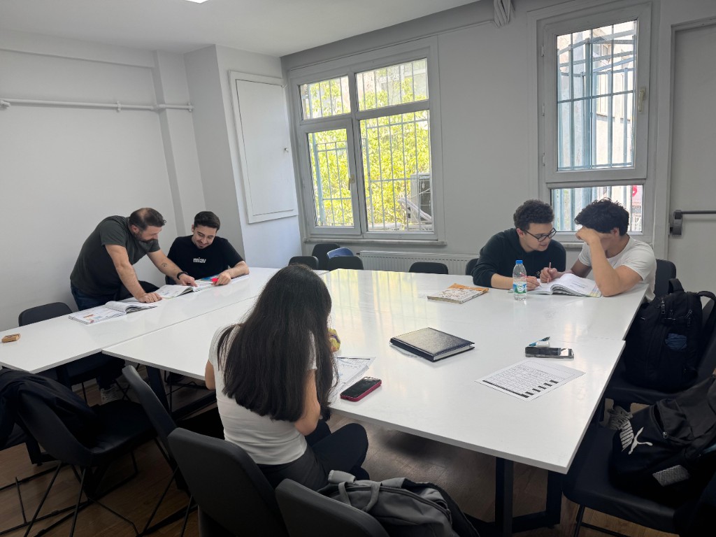 Boğaziçi Akademi Beşiktaş — derslik ve çalışma ortamı