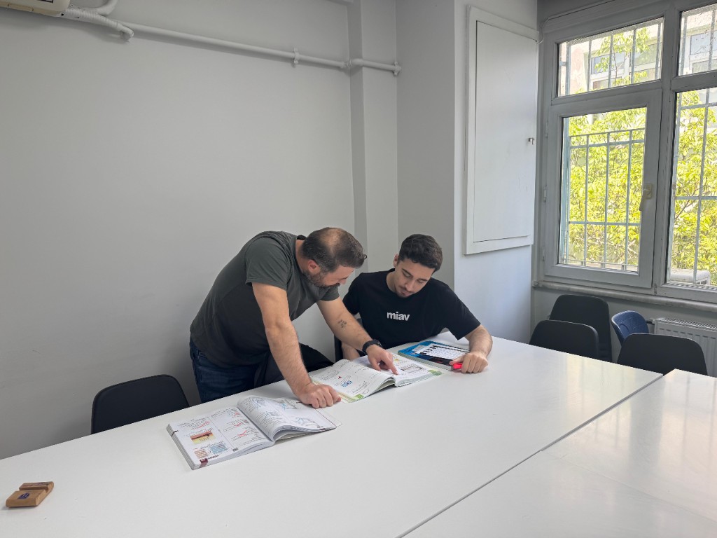 Boğaziçi Akademi Beşiktaş — derslik ve çalışma ortamı