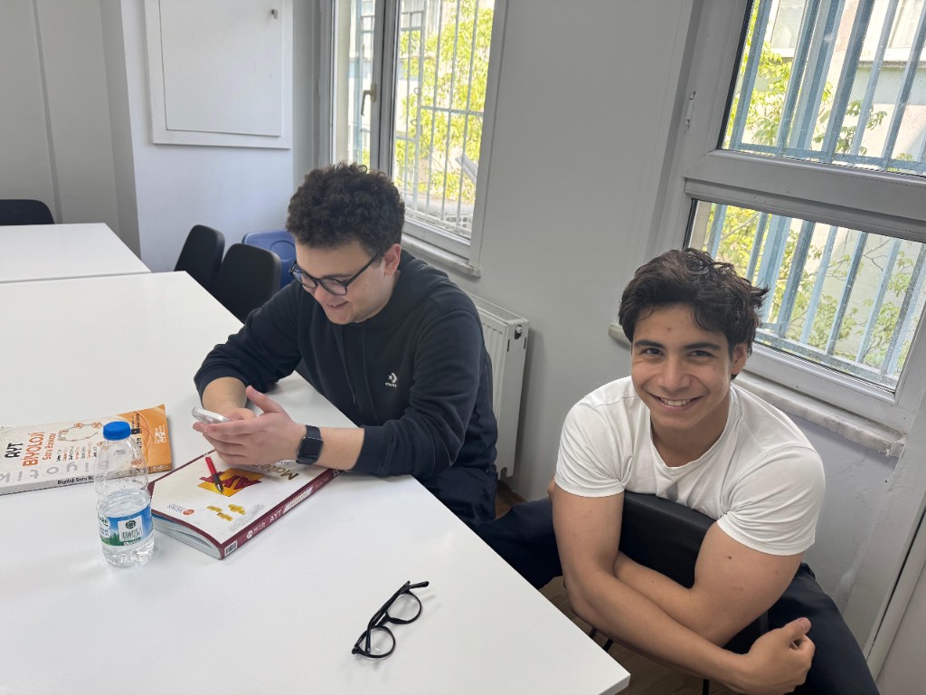 Boğaziçi Akademi Beşiktaş — derslik ve çalışma ortamı
